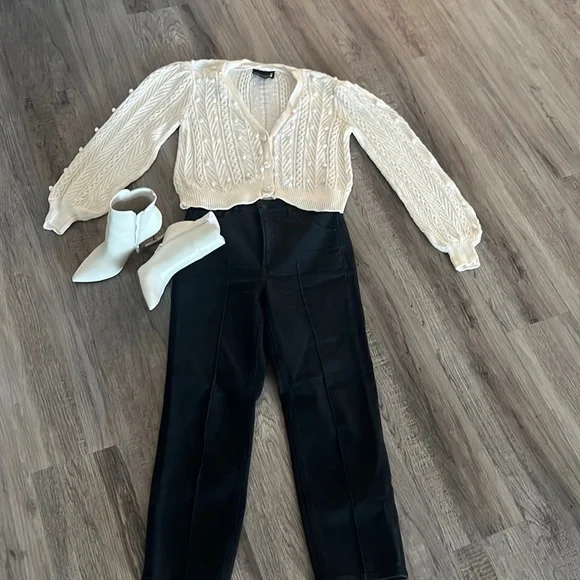 Lantern sleeve cream sweater - Picture 1 of 4